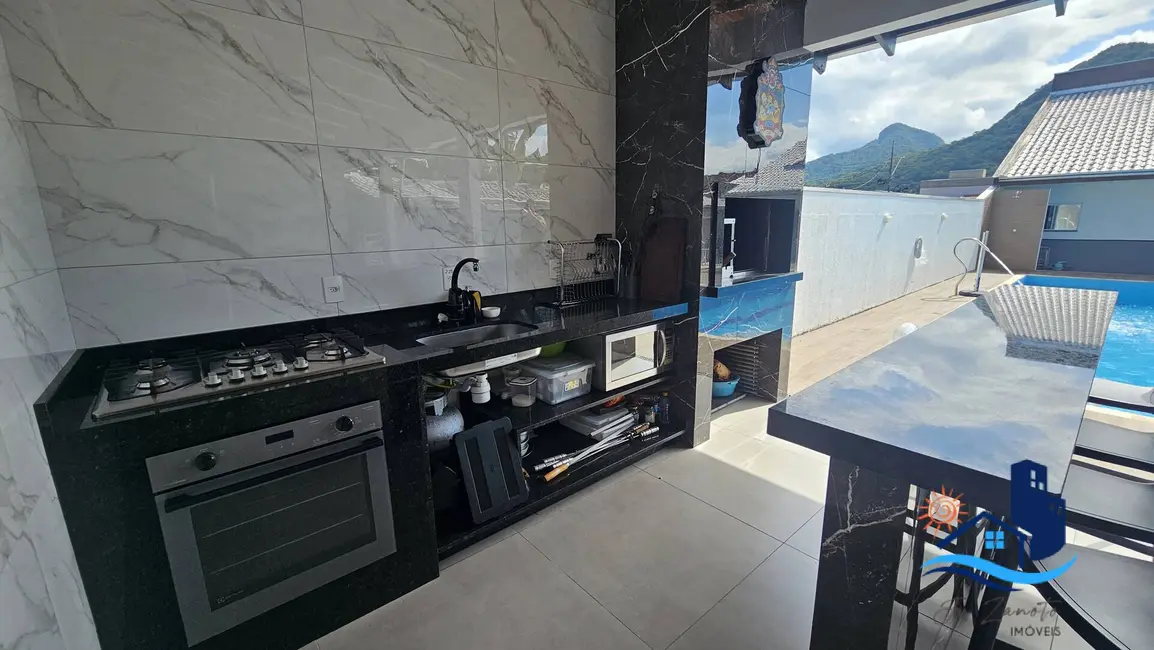 Foto 9 de Casa com 4 quartos à venda, 390m2 em Matinhos - PR