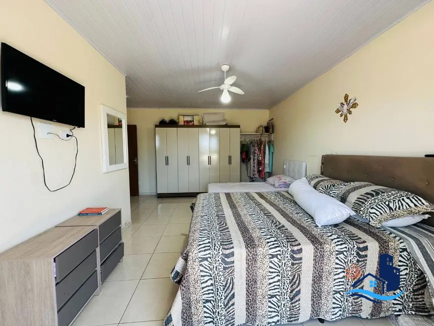 Foto 6 de Sobrado com 4 quartos à venda em Matinhos - PR