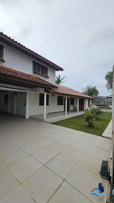Foto 2 de Sobrado com 5 quartos para alugar, 450m2 em Matinhos - PR