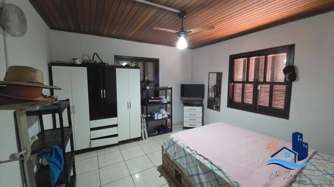 Foto 2 de Casa com 5 quartos à venda, 166m2 em Matinhos - PR