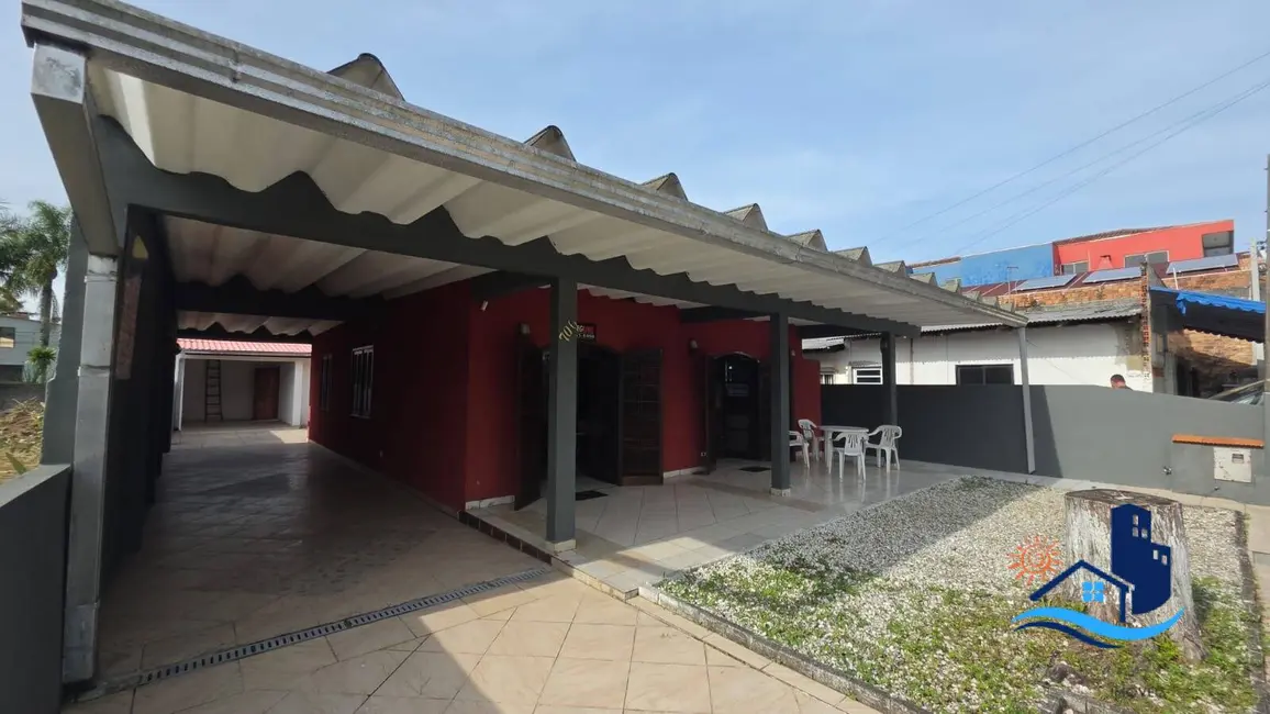 Foto 1 de Casa com 5 quartos à venda, 166m2 em Matinhos - PR