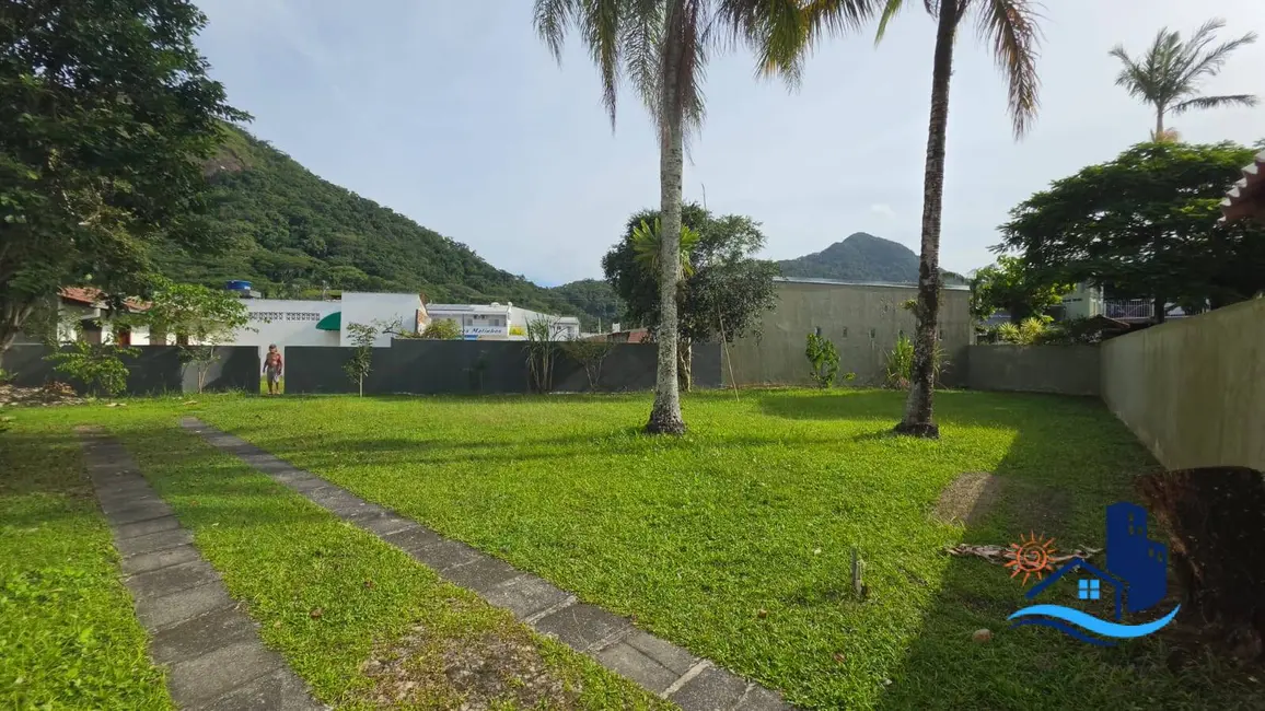 Foto 1 de Terreno / Lote à venda, 363m2 em Matinhos - PR