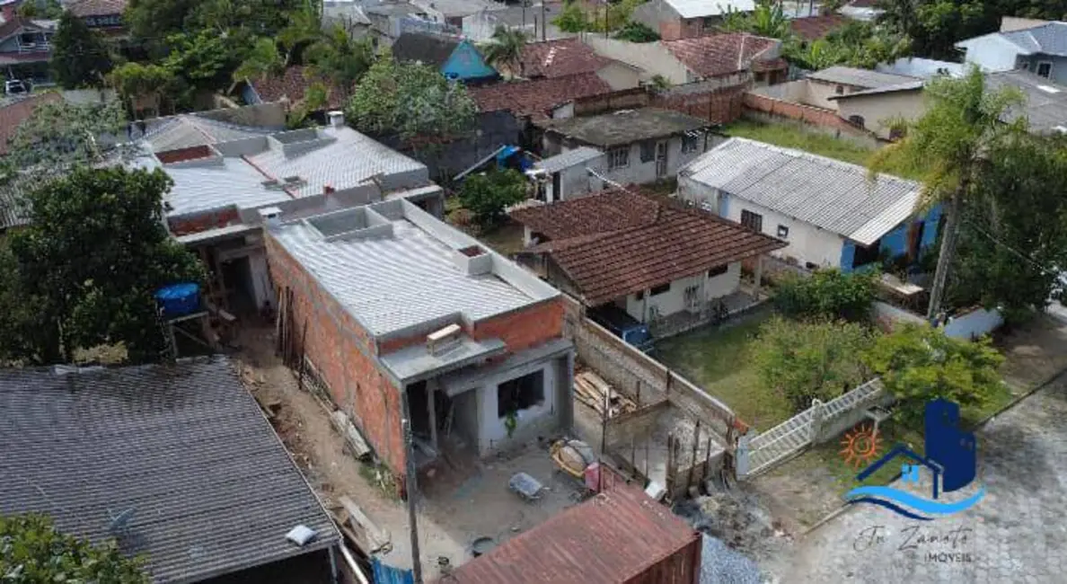 Casa com 2 quartos à venda em Matinhos - PR - imagem 2 Foto 2 de Casa com 2 quartos à venda em Matinhos - PR