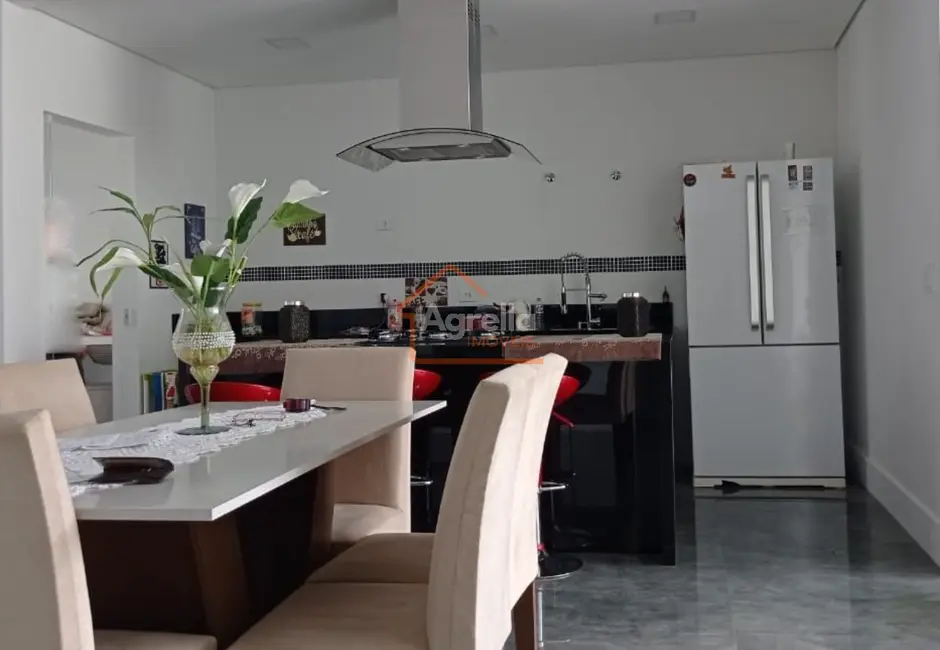 Foto 5 de Casa de Condomínio com 3 quartos à venda, 177m2 em Estiva Gerbi - SP