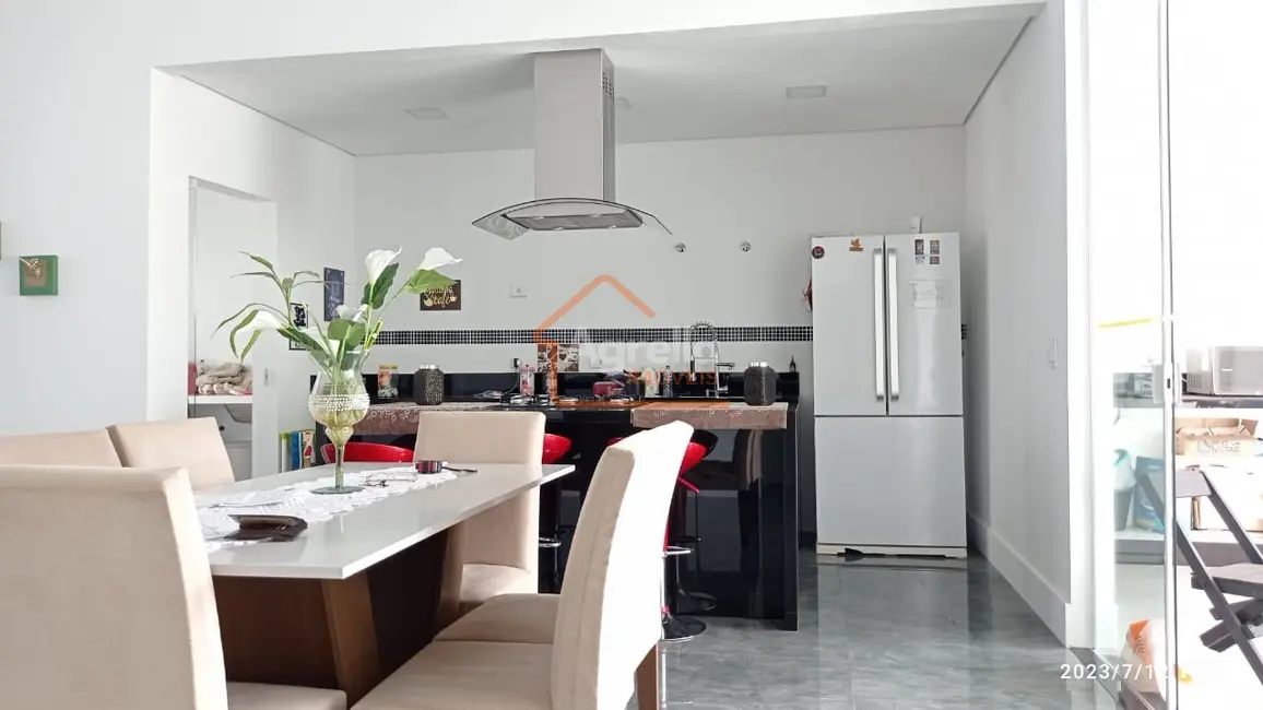 Foto 2 de Casa de Condomínio com 3 quartos à venda, 177m2 em Estiva Gerbi - SP