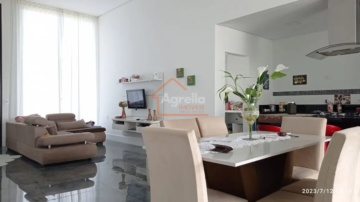 Foto 6 de Casa de Condomínio com 3 quartos à venda, 177m2 em Estiva Gerbi - SP