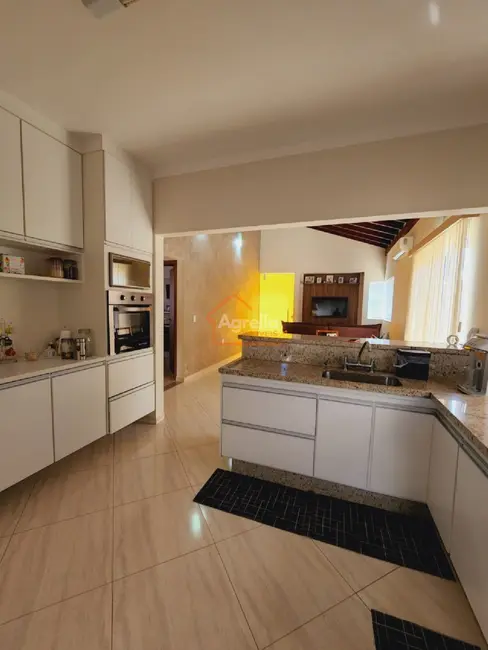 Foto 3 de Casa com 3 quartos à venda, 145m2 em Mogi Mirim - SP