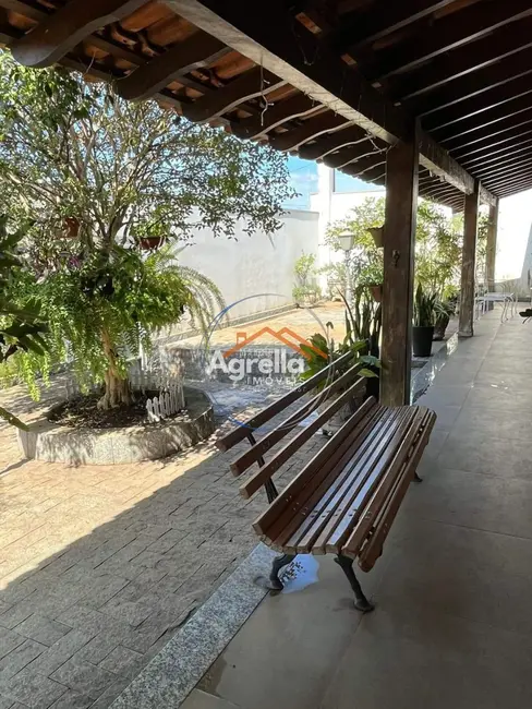 Foto 2 de Casa com 3 quartos à venda, 252m2 em Centro, Mogi Guacu - SP