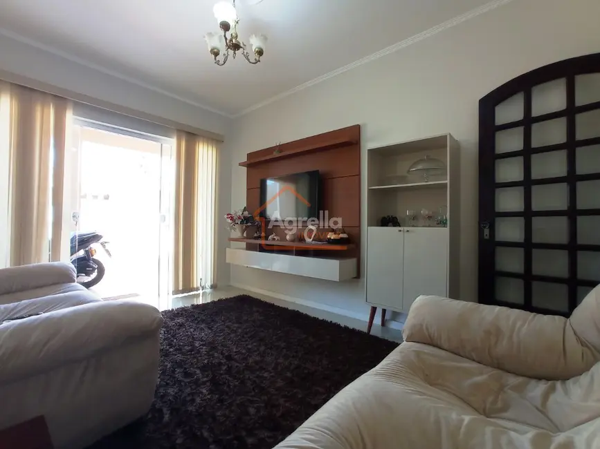 Foto 3 de Casa com 4 quartos à venda, 188m2 em Vila Santa Luzia, Mogi Mirim - SP