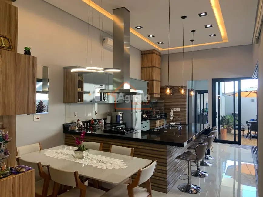 Foto 1 de Casa de Condomínio com 3 quartos à venda, 200m2 em Mogi Guacu - SP