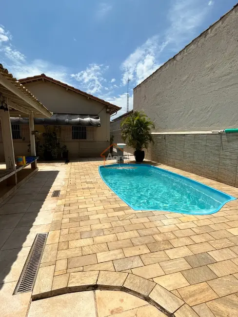 Foto 3 de Casa com 3 quartos à venda, 300m2 em Santa Cruz, Mogi Mirim - SP