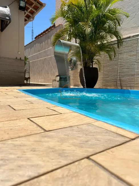 Foto 2 de Casa com 3 quartos à venda, 300m2 em Santa Cruz, Mogi Mirim - SP