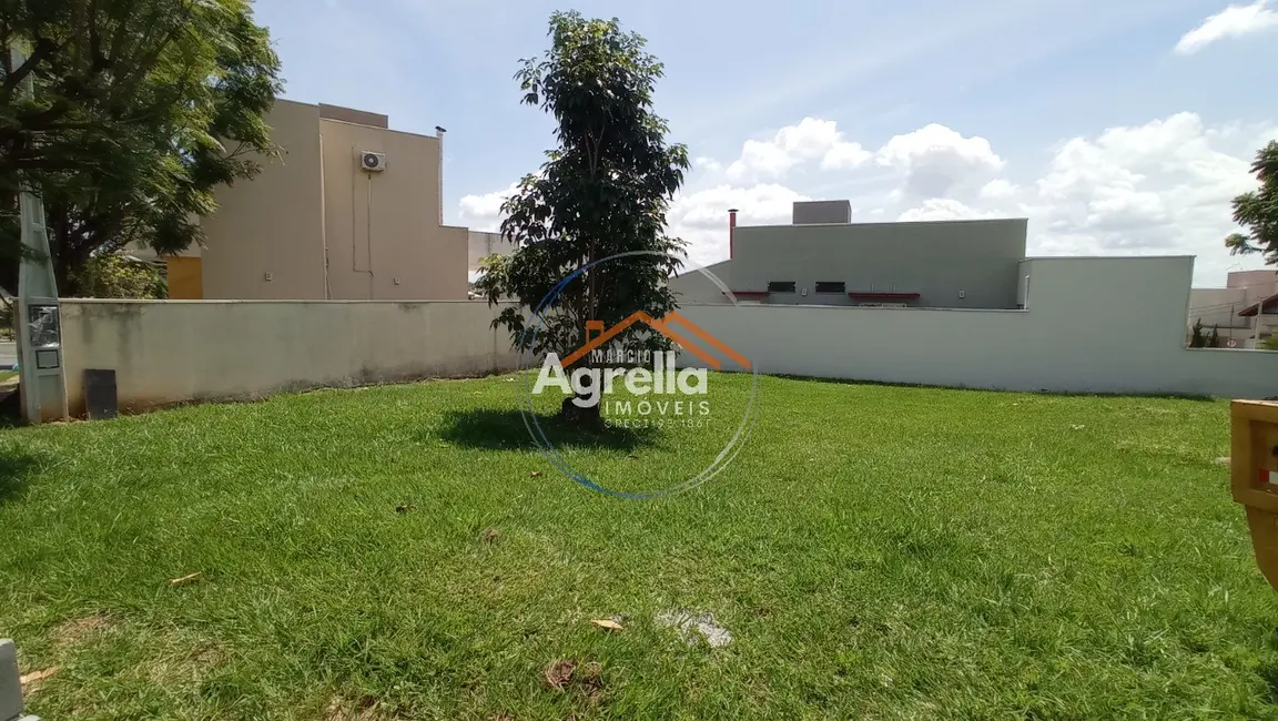 Foto 1 de Terreno / Lote à venda, 331m2 em Mogi Mirim - SP