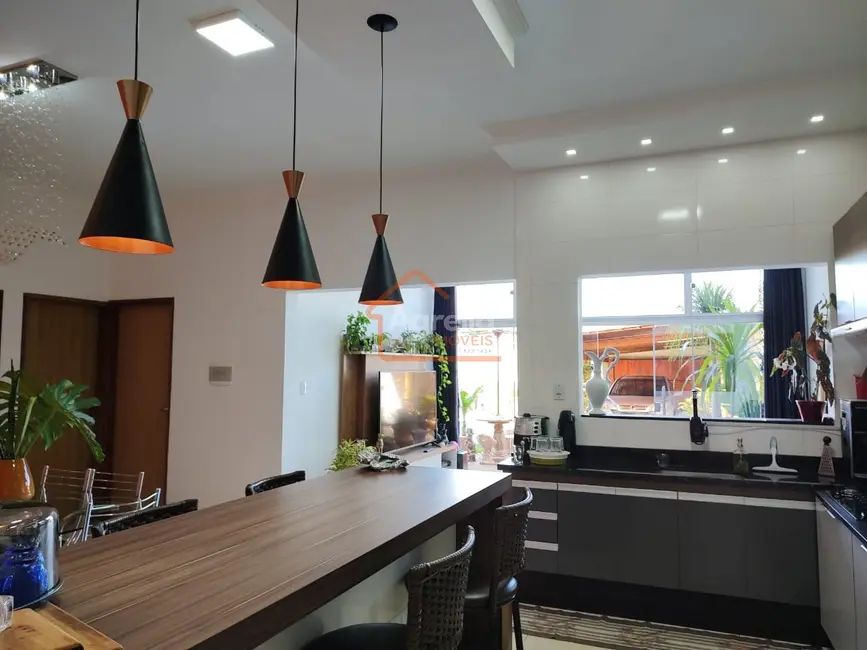 Foto 6 de Casa com 4 quartos à venda, 205m2 em Parque das Laranjeiras, Mogi Mirim - SP