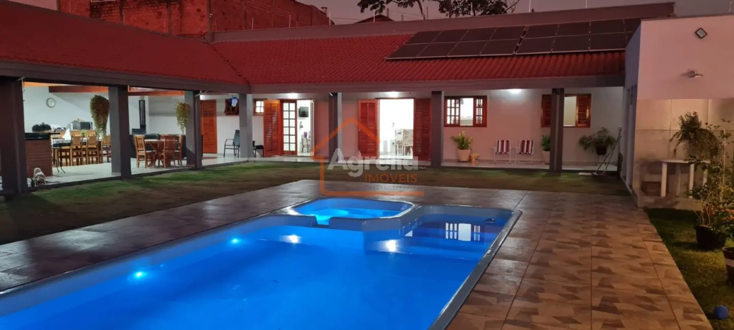 Foto 1 de Casa com 4 quartos à venda, 155m2 em Parque das Laranjeiras, Mogi Mirim - SP