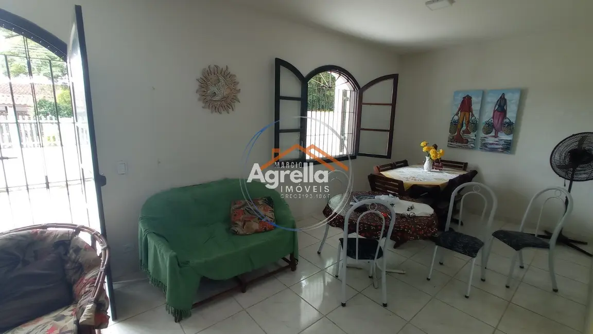Foto 3 de Casa com 4 quartos à venda, 230m2 em Ubatuba - SP