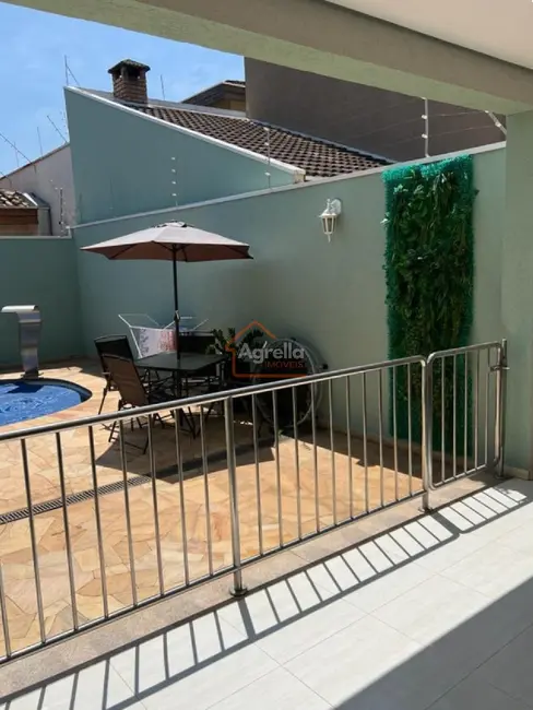 Foto 2 de Casa com 3 quartos à venda, 232m2 em Parque Residencial Murayama, Mogi Mirim - SP