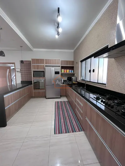 Foto 2 de Casa com 4 quartos à venda, 300m2 em Parque Residencial Cambuí, Mogi Guacu - SP