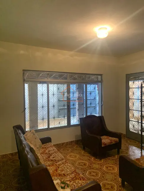 Foto 2 de Casa com 4 quartos à venda, 200m2 em Jardim Santo Antônio, Mogi Guacu - SP