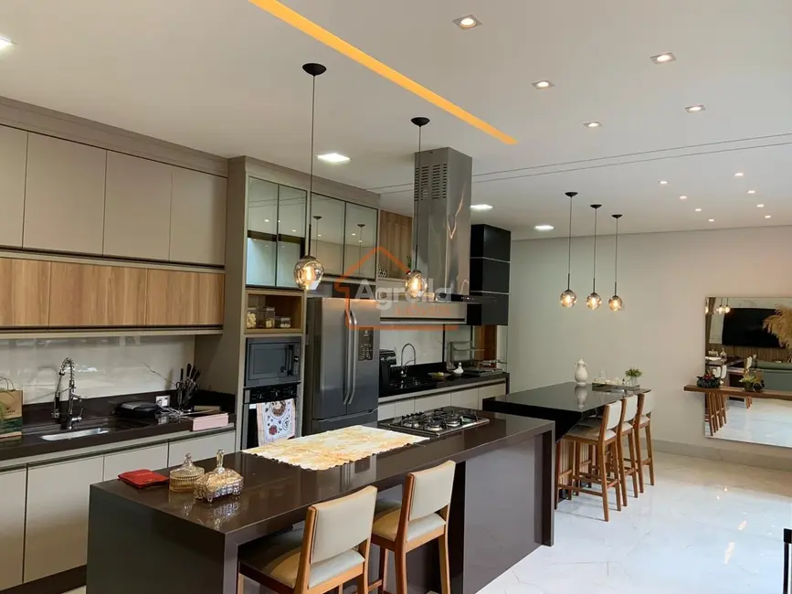 Casa de Condomínio com 4 quartos à venda, 242m2 em Mogi Guacu - SP - imagem 8 Foto 8 de Casa de Condomínio com 4 quartos à venda, 242m2 em Mogi Guacu - SP