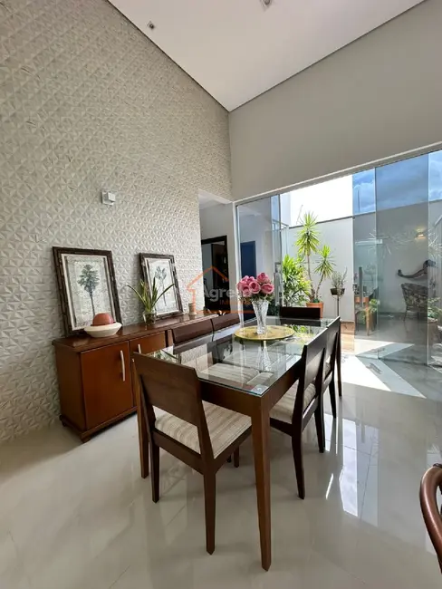 Foto 9 de Casa de Condomínio com 3 quartos à venda, 190m2 em Estiva Gerbi - SP