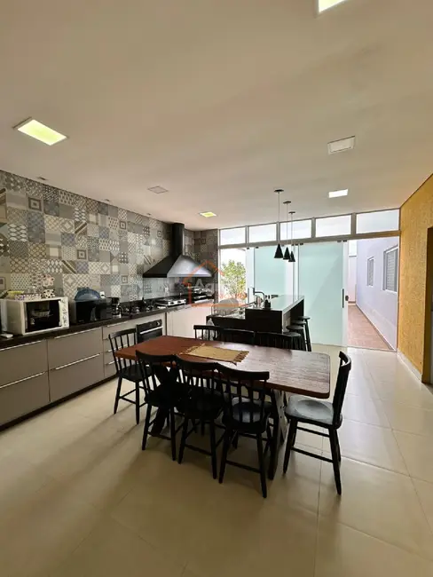 Foto 4 de Casa de Condomínio com 3 quartos à venda, 190m2 em Estiva Gerbi - SP