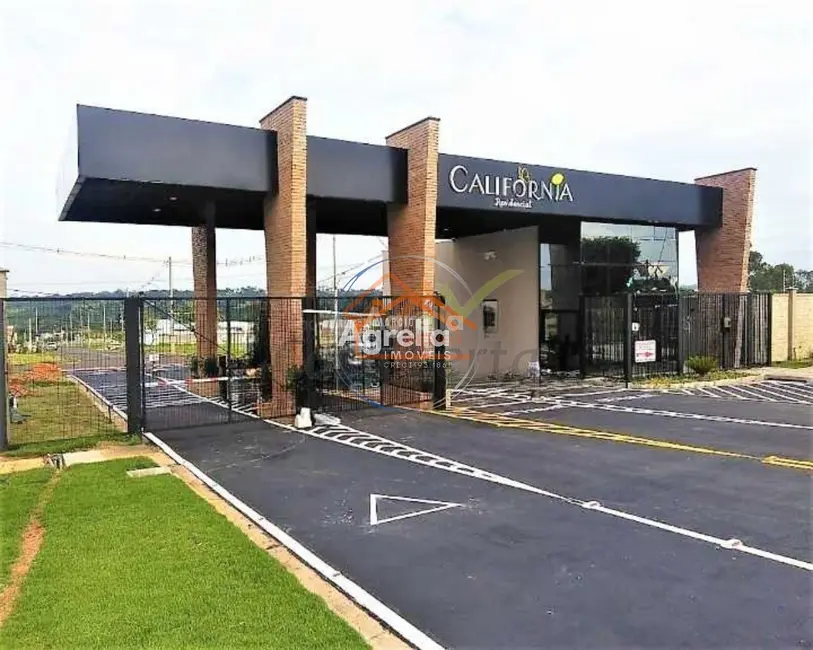 Foto 1 de Terreno / Lote à venda, 326m2 em Estiva Gerbi - SP