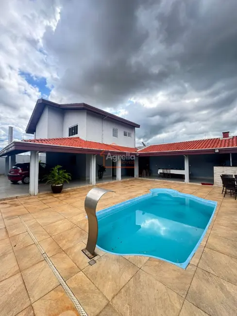 Foto 1 de Casa com 3 quartos à venda, 250m2 em Parque do Estado II, Mogi Mirim - SP