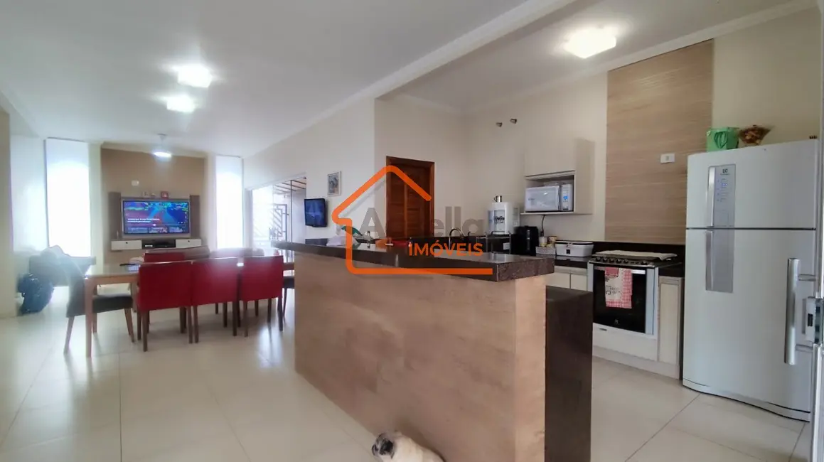 Foto 5 de Casa com 4 quartos à venda, 242m2 em Jardim Patrícia, Mogi Mirim - SP