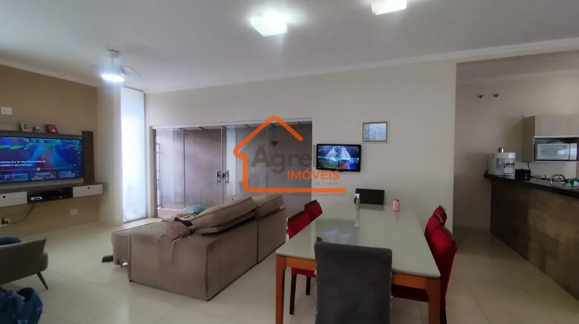 Foto 4 de Casa com 4 quartos à venda, 242m2 em Jardim Patrícia, Mogi Mirim - SP