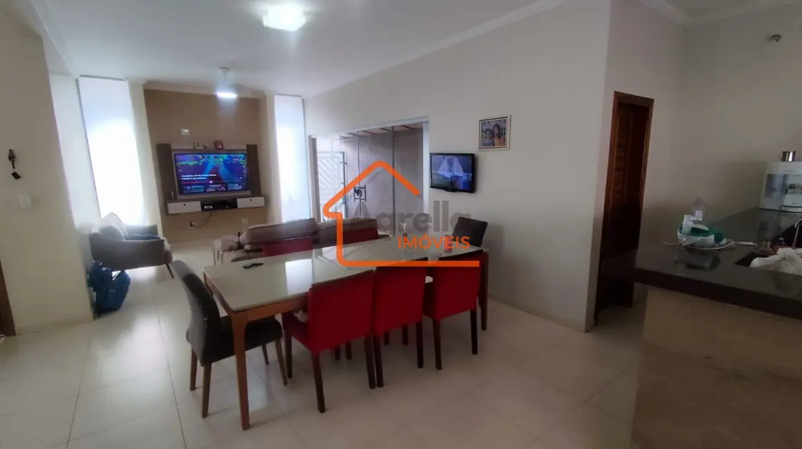 Foto 7 de Casa com 4 quartos à venda, 242m2 em Jardim Patrícia, Mogi Mirim - SP