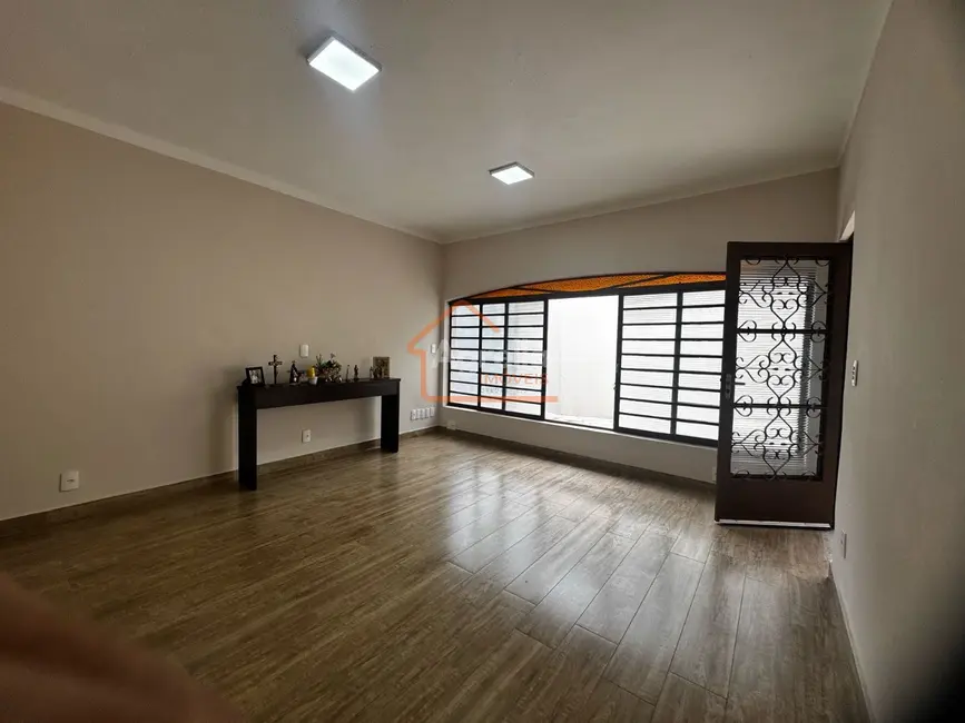 Casa com 3 quartos à venda, 186m2 em Parque Esperança, Mogi Mirim - SP - imagem 3 Foto 3 de Casa com 3 quartos à venda, 186m2 em Parque Esperança, Mogi Mirim - SP