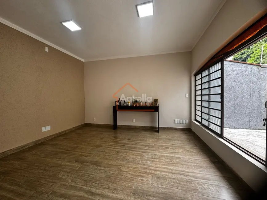 Casa com 3 quartos à venda, 186m2 em Parque Esperança, Mogi Mirim - SP - imagem 4 Foto 4 de Casa com 3 quartos à venda, 186m2 em Parque Esperança, Mogi Mirim - SP