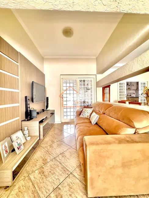 Foto 5 de Casa com 4 quartos à venda, 213m2 em Mogi Mirim - SP