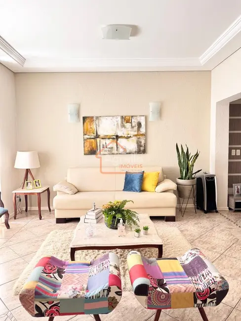 Foto 2 de Casa com 4 quartos à venda, 213m2 em Mogi Mirim - SP