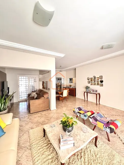 Foto 4 de Casa com 4 quartos à venda, 213m2 em Mogi Mirim - SP