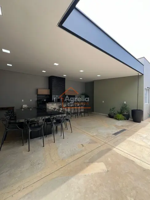 Foto 1 de Casa com 3 quartos à venda, 220m2 em Jardim Bandeirantes, Mogi Guacu - SP