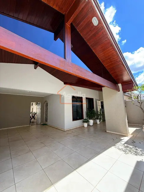 Foto 1 de Casa com 3 quartos à venda, 211m2 em Parque Residencial Cambuí, Mogi Guacu - SP