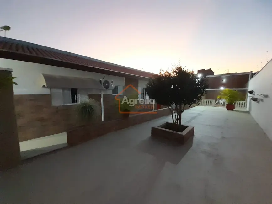 Foto 9 de Casa com 2 quartos à venda, 250m2 em Parque das Laranjeiras, Mogi Mirim - SP