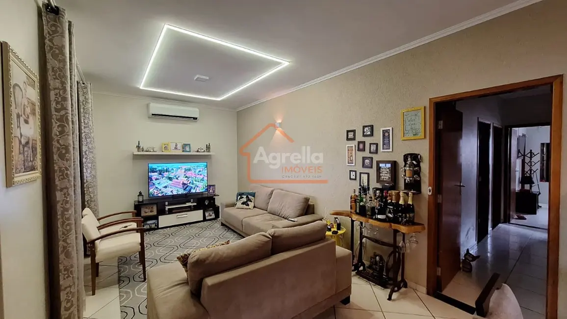 Foto 1 de Casa com 3 quartos à venda, 300m2 em Mogi Mirim - SP