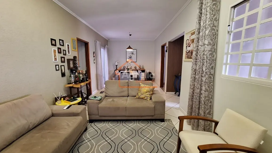 Foto 2 de Casa com 3 quartos à venda, 300m2 em Mogi Mirim - SP