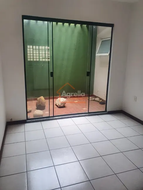 Foto 4 de Casa com 2 quartos à venda, 200m2 em Jardim Igaçaba, Mogi Guacu - SP