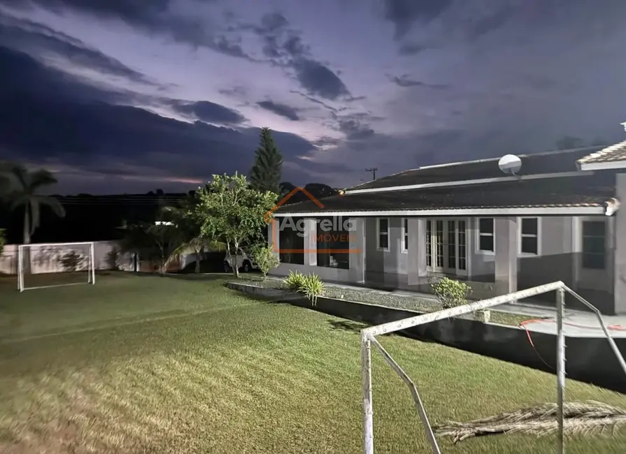 Chácara com 3 quartos à venda, 300m2 em Estiva Gerbi - SP - imagem 5 Foto 5 de Chácara com 3 quartos à venda, 300m2 em Estiva Gerbi - SP