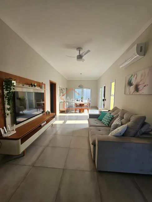 Foto 1 de Casa de Condomínio com 3 quartos à venda, 155m2 em Estiva Gerbi - SP