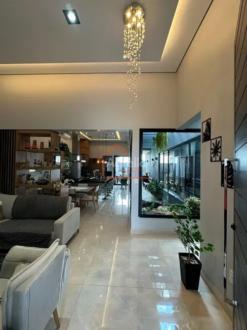 Foto 2 de Casa de Condomínio com 3 quartos à venda, 300m2 em Mogi Guacu - SP