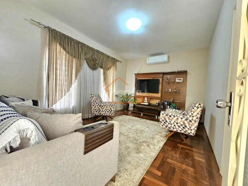 Foto 1 de Casa com 3 quartos à venda, 250m2 em Vila São José, Mogi Mirim - SP