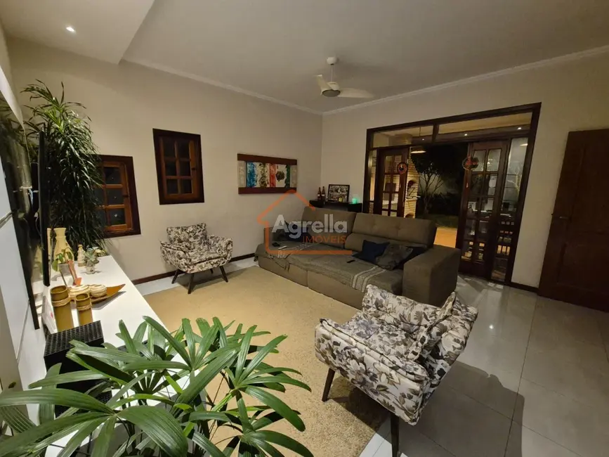 Foto 1 de Casa com 3 quartos à venda, 300m2 em Jardim Jacira, Mogi Guacu - SP