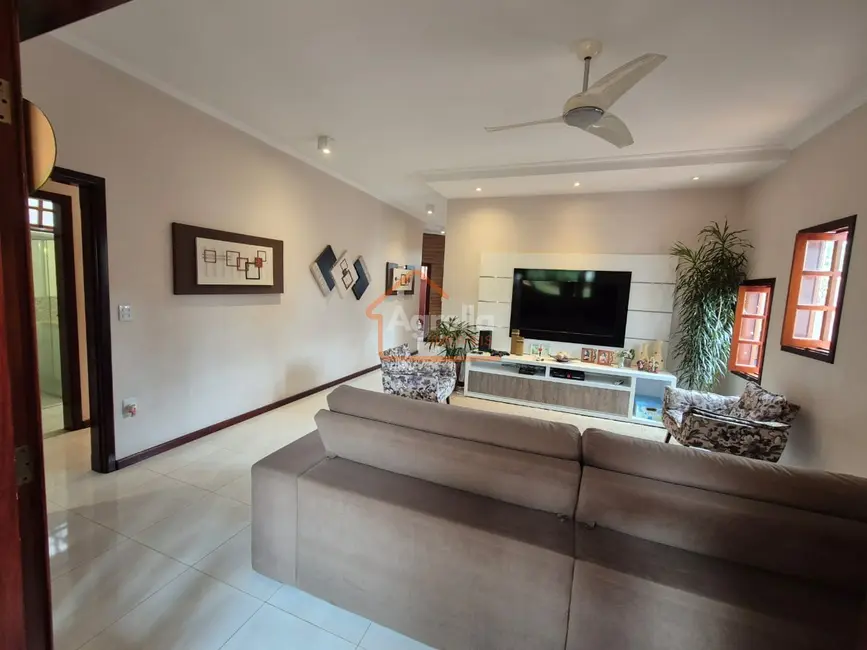 Foto 2 de Casa com 3 quartos à venda, 300m2 em Jardim Jacira, Mogi Guacu - SP