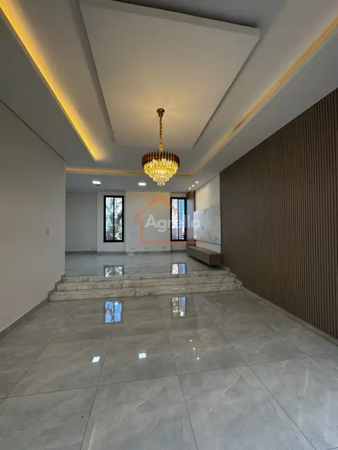 Foto 4 de Casa de Condomínio com 3 quartos à venda, 332m2 em Estiva Gerbi - SP