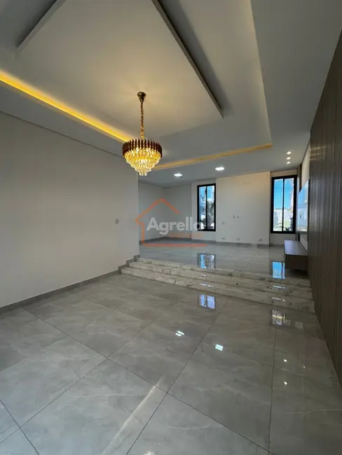 Foto 3 de Casa de Condomínio com 3 quartos à venda, 332m2 em Estiva Gerbi - SP